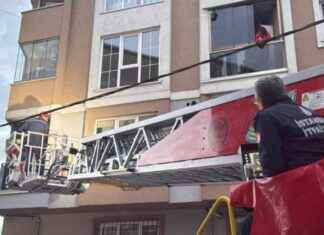 Çamaşır Makinasının Kapısı Kilitlendi: İtfaiye Yardımıyla Kurtarıldılar! amar-makinasnn-kaps-kilitlendi-itfaiye-yardmyla-kurtarldlar