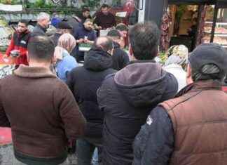 Edirne’de Hamsi Fiyatları Düşüş Gösterdi, Vatandaşlar Sıraya Girdi edirnede-hamsi-fiyatlar-d-gsterdi-vatandalar-sraya-girdi