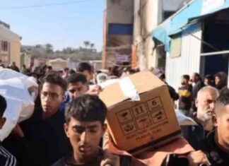 Gazze’de Minik Bedenini Karton Kutuda Taşıyan Görüntü: İsrail Ordusu Acımasızca Katletti. gazzede-minik-bedenini-karton-kutuda-tayan-grnt-israil-ordusu-acmaszca-katletti