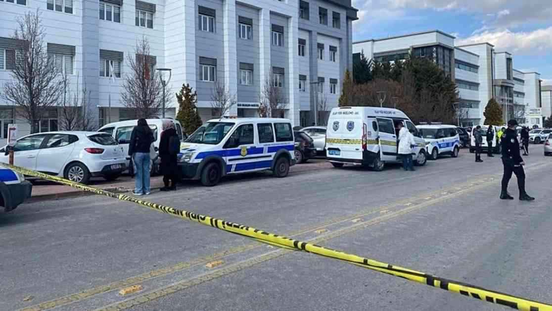 Üniversitedeki saldırı platonik aşk iddiasıyla ilişkilendiriliyor. niversitedeki-saldr-platonik-ak-iddiasyla-ilikilendiriliyor