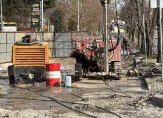 Bakırköy’de Çöken Yol: Vatandaşlar İBB’ye Tepki Gösterdi! bakrkyde-ken-yol-vatandalar-ibbye-tepki-gsterdi